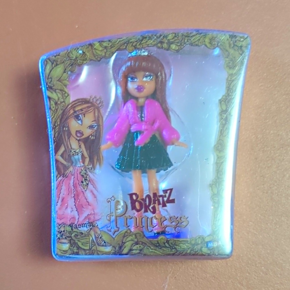 Bratz Princess Yasmin 4 in Mini Fashion Doll Brown Hair Blue Eyes NRFB